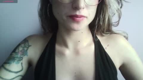 Snapshot of tifanny_a chatting on 09.23.25 Tifanny online show from 09.23.25