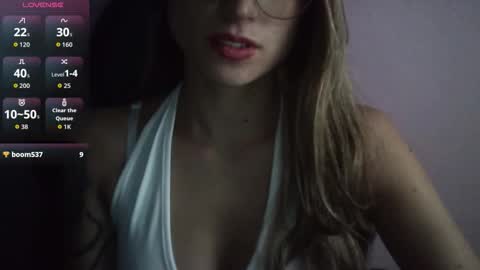 Snapshot of tifanny_a chatting on 11.04.25 Tifanny online show from 11.04.25