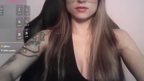 Snapshot of tifanny_a chatting on 11.19.25 Tifanny online show from 11.19.25