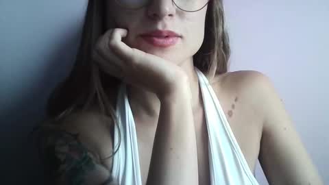 Snapshot of tifanny_a chatting on 12.16.25 Tifanny online show from 12.16.25