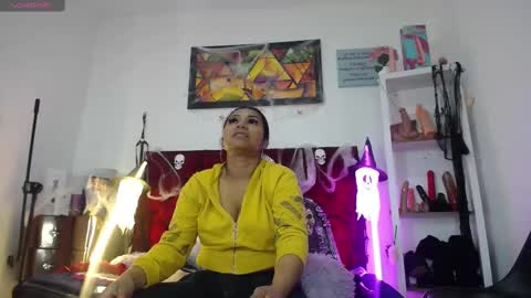 Tifanny Nails  online show from 10.22.25