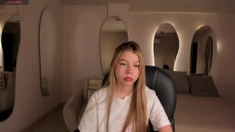 Snapshot of tiffannysins chatting on 05.27.26 Tiffanny Sins online show from 05.27.26