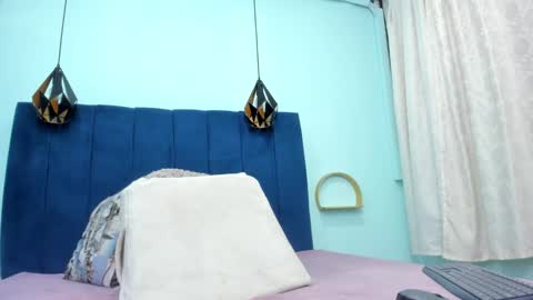 Snapshot of tiffany_hot19_ chatting on 11.30.25 tiffany online show from 11.30.25