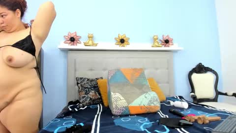 Snapshot of tiffany_hot19_ chatting on 12.02.25 tiffany online show from 12.02.25