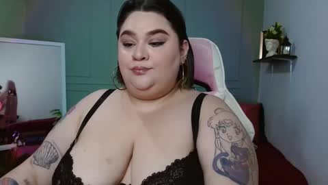 Snapshot of tiffany_laurens chatting on 12.14.24 dont forget ask for custom vids online show from 12.14.24