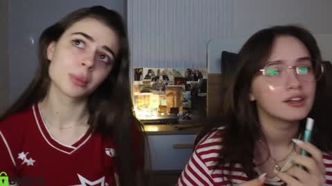 Snapshot of tiffany_loong chatting on 01.22.25 tiffany online show from 01.22.25