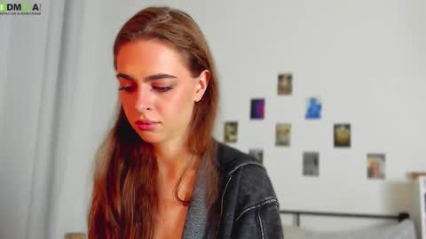 Snapshot of tiffany_loong chatting on 09.16.25 tiffany online show from 09.16.25