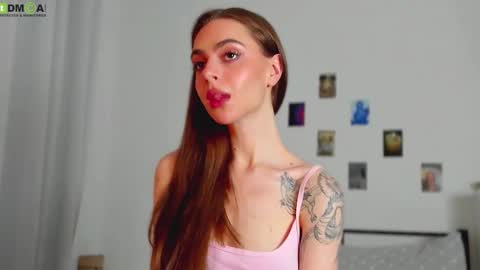 Snapshot of tiffany_loong chatting on 09.17.25 tiffany online show from 09.17.25