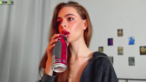 Snapshot of tiffany_loong chatting on 09.24.25 tiffany online show from 09.24.25