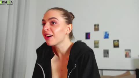 Snapshot of tiffany_loong chatting on 09.30.25 tiffany online show from 09.30.25