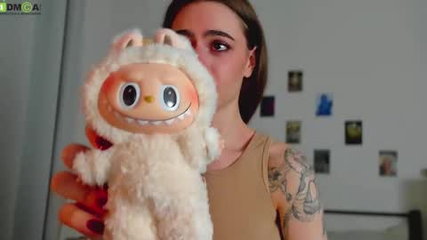 Snapshot of tiffany_loong chatting on 10.16.25 tiffany online show from 10.16.25