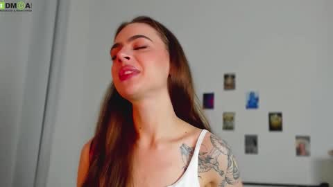 Snapshot of tiffany_loong chatting on 10.17.25 tiffany online show from 10.17.25