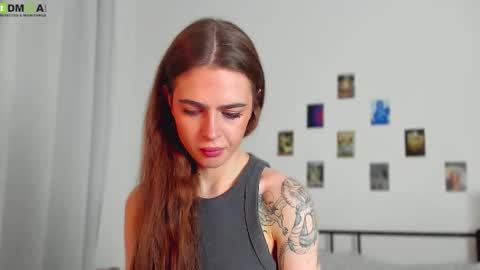 Snapshot of tiffany_loong chatting on 11.21.25 tiffany online show from 11.21.25