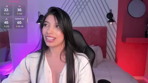 Snapshot of tiffany_low chatting on 10.05.25 tiffany_low online show from 10.05.25