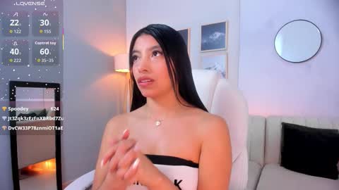 Snapshot of tiffany_low chatting on 11.15.25 tiffany_low online show from 11.15.25