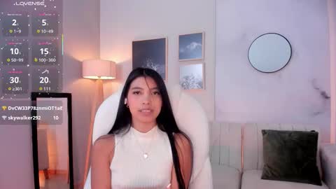 Snapshot of tiffany_low chatting on 11.21.25 tiffany_low online show from 11.21.25