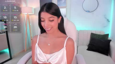 Snapshot of tiffany_low chatting on 11.26.25 tiffany_low online show from 11.26.25