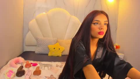 Snapshot of tiffany_sander chatting on 12.20.24 tiffany_sander online show from 12.20.24