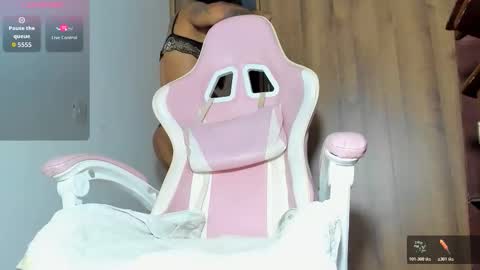 Snapshot of tiffany_sexy_trans chatting on 10.19.25 Tiffany online show from 10.19.25