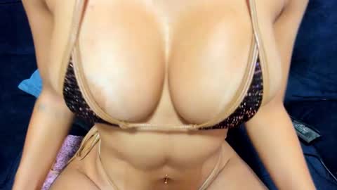 Snapshot of tiffanystone_ chatting on 11.17.25 Tiffany online show from 11.17.25