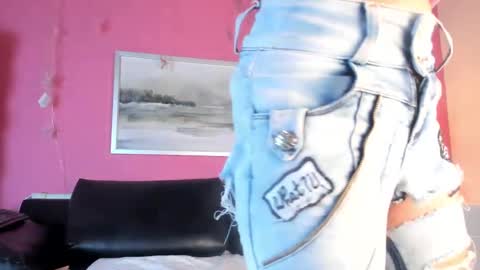 Stefany Suarez online show from 02.24.25