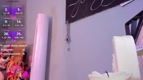 Snapshot of tiffbeautiful chatting on 01.10.25 online show from 01.10.25