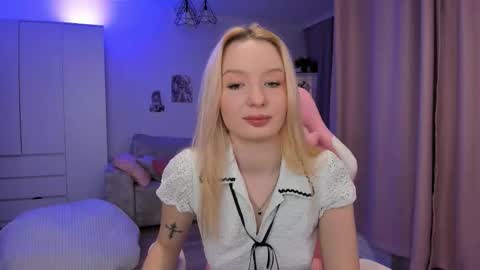 Snapshot of tiffy_fox chatting on 11.29.25 Tiffany online show from 11.29.25