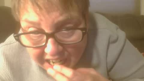 Snapshot of tight_kitty55 chatting on 11.17.25 tight Kitty55 online show from 11.17.25