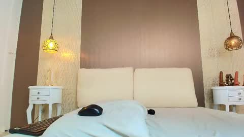 T I F F A N Y online show from 11.25.25