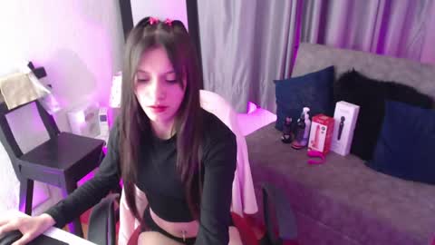 Snapshot of tiinajonus_ chatting on 05.18.26 tiinajonus_ online show from 05.18.26