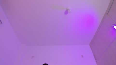 Snapshot of tiiny_peach chatting on 11.20.25 Tiny online show from 11.20.25