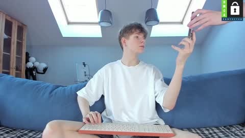 Snapshot of tim_milll chatting on 01.20.25 Tim online show from 01.20.25