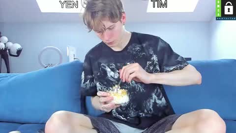 Snapshot of tim_milll chatting on 03.08.25 Tim online show from 03.08.25