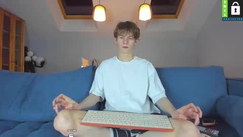 Snapshot of tim_milll chatting on 03.10.25 Tim online show from 03.10.25