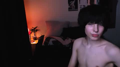 Snapshot of timi_moon chatting on 12.18.25 timi_moon online show from 12.18.25