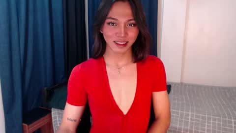 Snapshot of tina_allure chatting on 12.18.24 Tina online show from 12.18.24