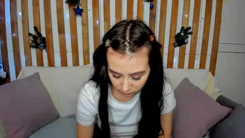 Snapshot of tina_ellisi chatting on 01.12.25 Tina online show from 01.12.25