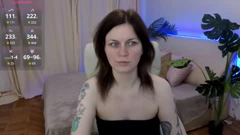 Snapshot of tinamelt chatting on 10.08.25 TinaMelt online show from 10.08.25