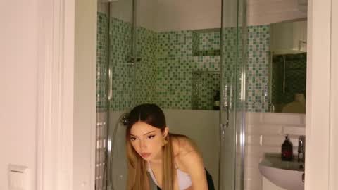 Snapshot of tinapie chatting on 05.26.26 Tina online show from 05.26.26