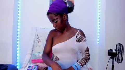 tinas_smith online show from 04.30.26