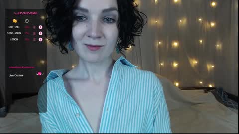 Snapshot of tinawincee chatting on 12.19.24 Tina online show from 12.19.24