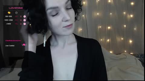 Snapshot of tinawincee chatting on 12.23.24 Tina online show from 12.23.24