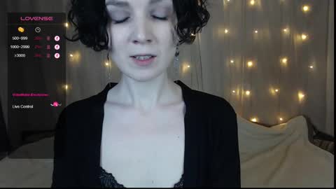 Snapshot of tinawincee chatting on 12.27.24 Tina online show from 12.27.24