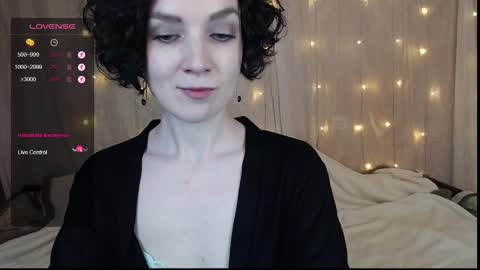 Snapshot of tinawincee chatting on 01.04.25 Tina online show from 01.04.25