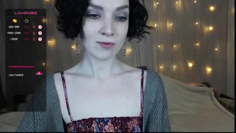 Snapshot of tinawincee chatting on 01.10.25 Tina online show from 01.10.25