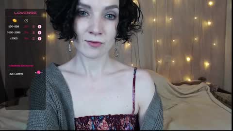 Snapshot of tinawincee chatting on 01.10.25 Tina online show from 01.10.25