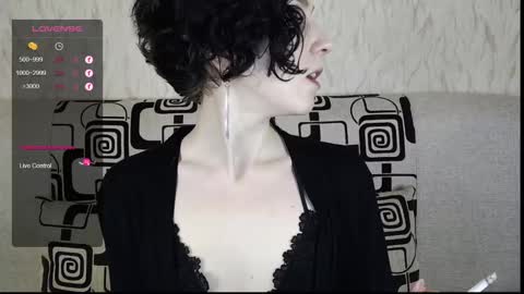 Snapshot of tinawincee chatting on 02.06.25 Tina online show from 02.06.25