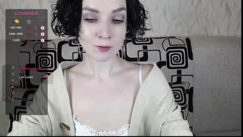 Snapshot of tinawincee chatting on 02.09.25 Tina online show from 02.09.25