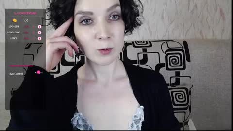 Snapshot of tinawincee chatting on 03.08.25 Tina online show from 03.08.25