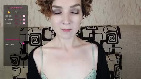 Snapshot of tinawincee chatting on 09.11.25 Tina online show from 09.11.25